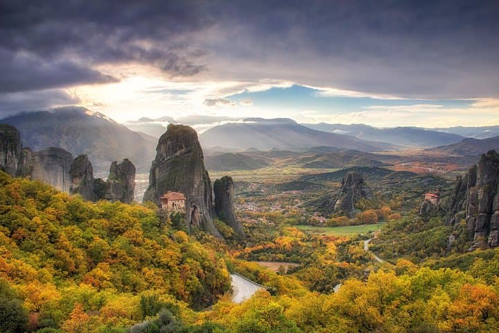 Meteora Private Tour from Kalambaka — Cliff Monasteries & Scenic Drive