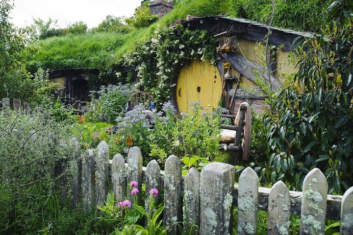 Hamilton Gardens and Hobbiton: Luxury Day Tour from Auckland photo 2