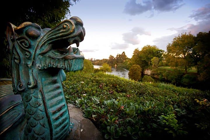 Hamilton Gardens and Hobbiton: Luxury Day Tour from Auckland