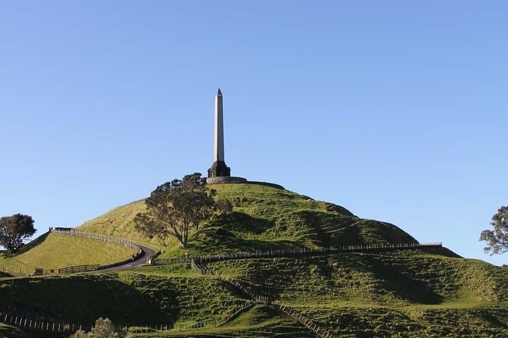 Auckland Sights Exclusive 4-Hour Luxury Day Tour photo 2