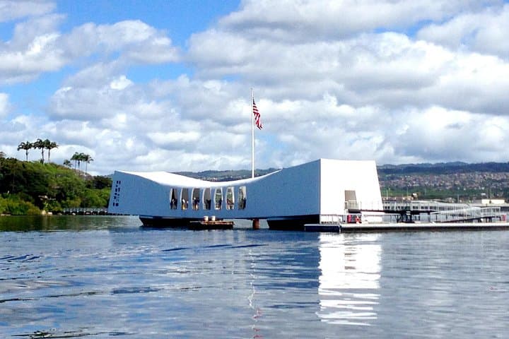 Private Oahu Pearl Harbor and Circle-Island Mix-Plate: Full-Day Sightseeing Tour photo 1