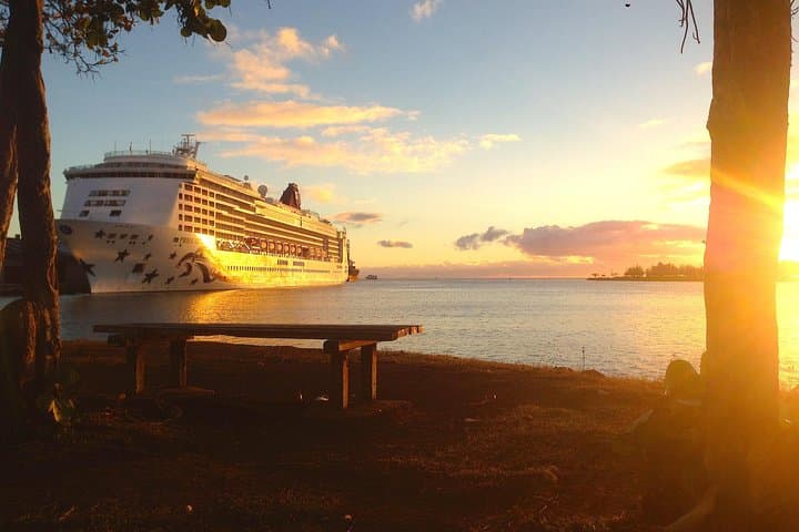 Make Your First or Last Day Count: Private Oahu Transfer Tours with Luggage