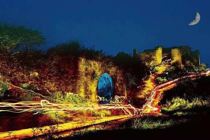 4-Day Guizhou Tour: Hailongtun Castle, Danxia Red Sandstone & Moutai Distillery