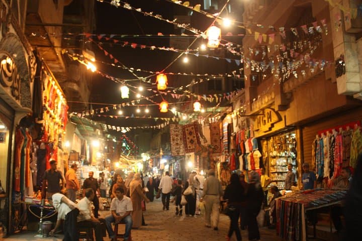 Layover Cairo By Night: Nile Walks, Bazaars & Shisha