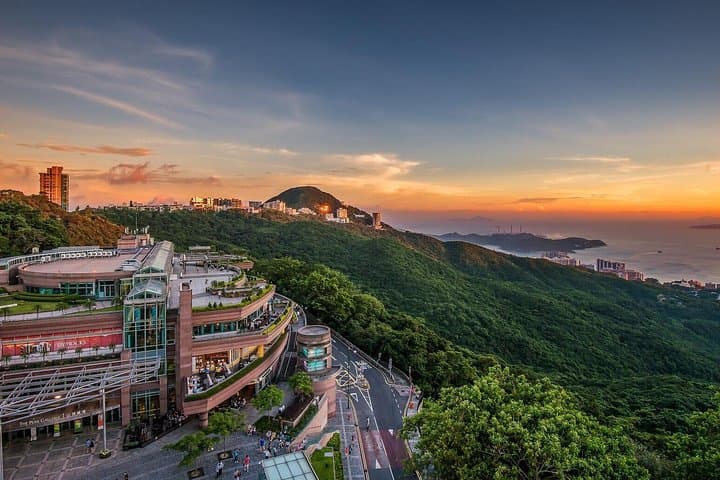 Private Hong Kong 2-Day Package: Lamma Island, Victoria Peak & Cultural Highlights photo 1