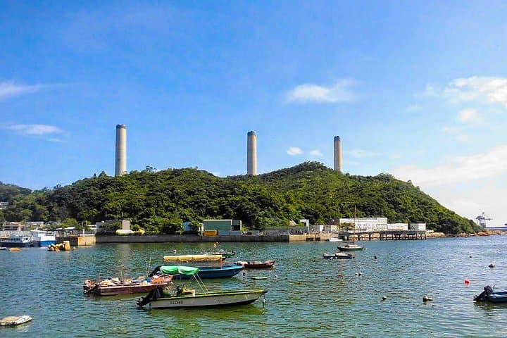 Private Hong Kong 2-Day Package: Lamma Island, Victoria Peak & Cultural Highlights photo 2