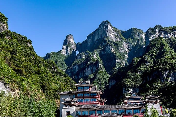 Private 4-Day Zhangjiajie Tour — Tianmen, Avatar Pillars & Cable Cars
