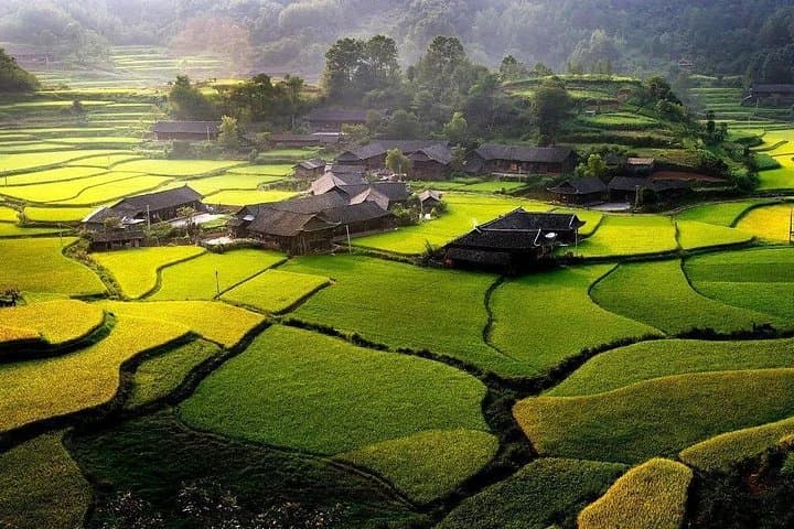 Private Zhangjiajie Shiyanping Village Day Tour: Tujia Stilt Houses & Lunch