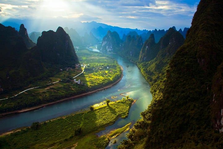 Xianggong Hill & Li River: Private Day Tour from Guilin with Bamboo Boat photo 1