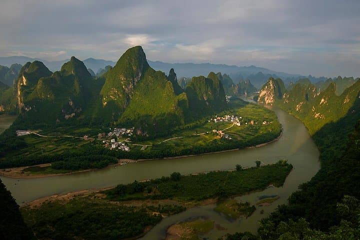 Xianggong Hill & Li River: Private Day Tour from Guilin with Bamboo Boat photo 2