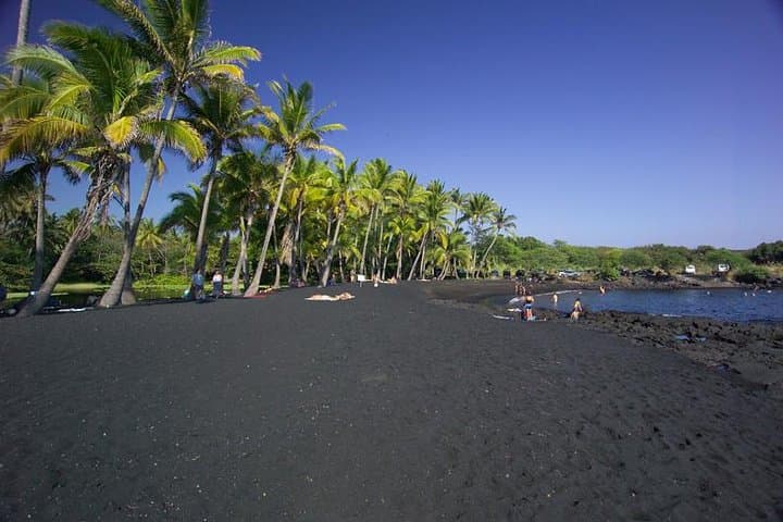 Big Island in a Day: Volcanoes, Black Sand Beaches & Waterfalls from Kona