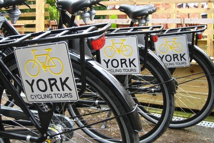 Explore York by Bike: 2-Hour Guided Cycle Around the City Walls
