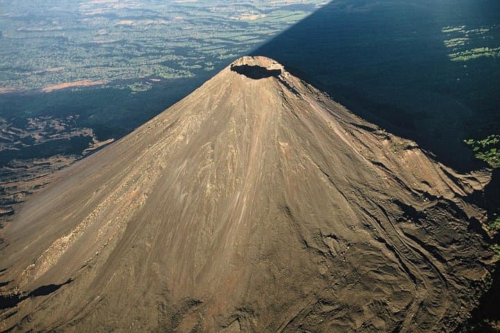 From Crater Lake Vistas to Colorful Crafts: Colonial Route & Volcanoes Day Tour in El Salvador