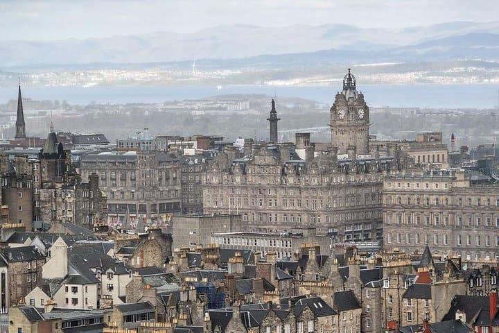 Spanish-Guided 3-Hour Old Town Walking Tour in Edinburgh photo 2