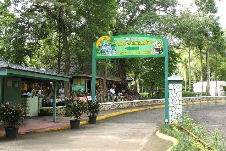 Montego Bay to Dunn's River Falls: Half-Day Guided Climb and Swim photo 4