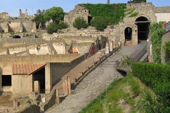 Private Pompeii Day Trip from Rome — Explore the Ruins beneath Vesuvius photo 2