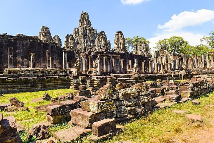 Private Full-Day Angkor Temple Tour with Sunset at Pre Rup and Lunch