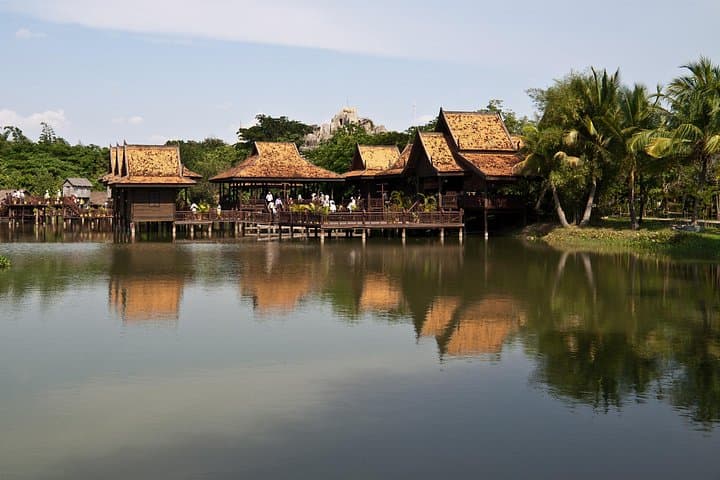 4-Day Cambodia Highlights Tour: Phnom Penh to Angkor Wat & Tonle Sap photo 1