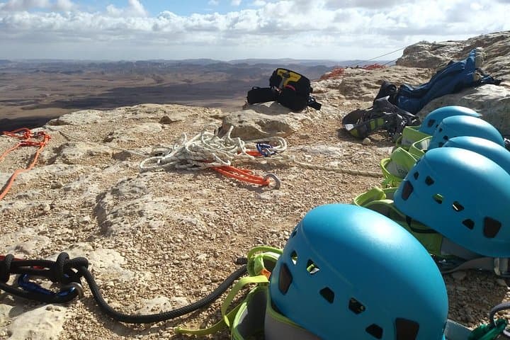 Rappelling the Ramon Crater Edge: Cliff Descent Near Mitzpe Ramon photo 2