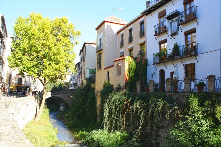 Explore Granada: Albayzín & Sacromonte Walking Tour with Alhambra Views