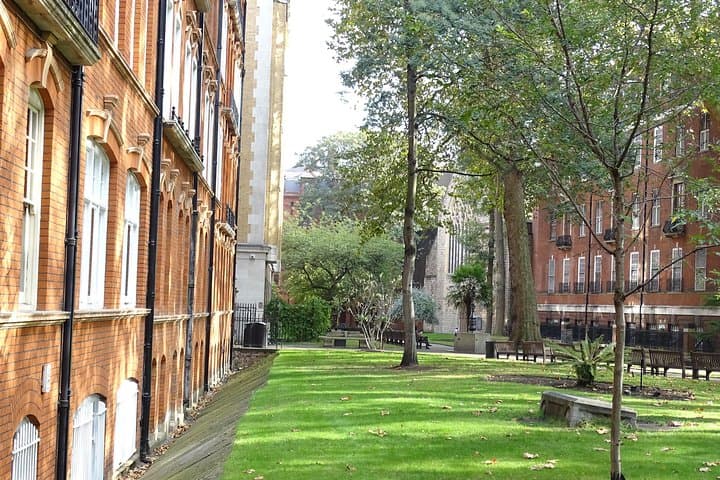 Strolling Mayfair: Private Aristocratic Walking Tour in London photo 4