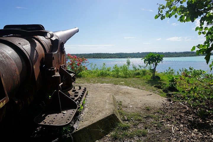 Bora Bora 4WD Private Island Tour — East Matira, WWII Cannons & Local Workshops photo 4