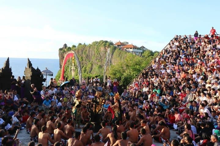 Uluwatu Temple Sunset & Kecak Fire Dance with Jimbaran Seafood Dinner
