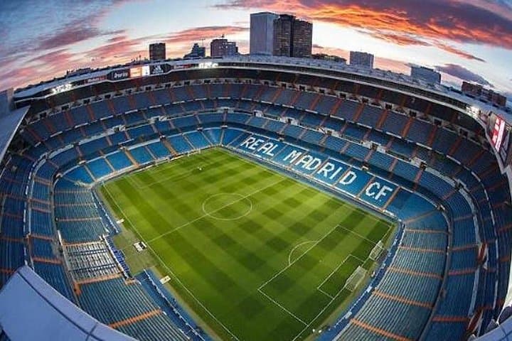 3-Hour Madrid Bike Tour: City Center to Santiago Bernabéu Stadium & Museum