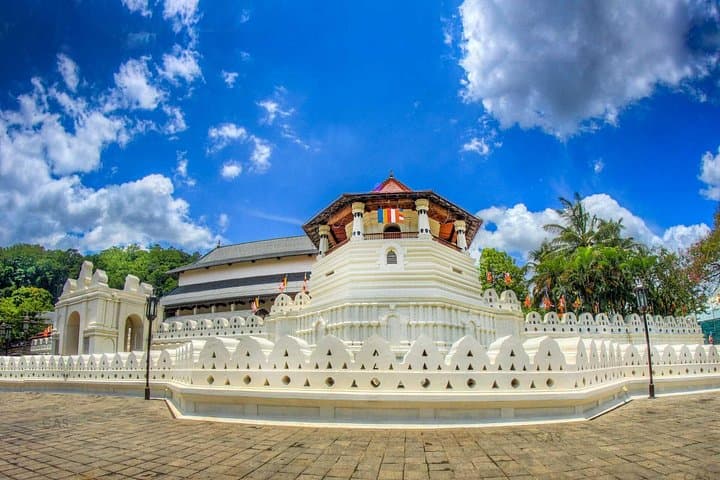 Day Trip From Kalutara: Kandy Temple, Peradeniya Gardens & Cultural Show photo 1