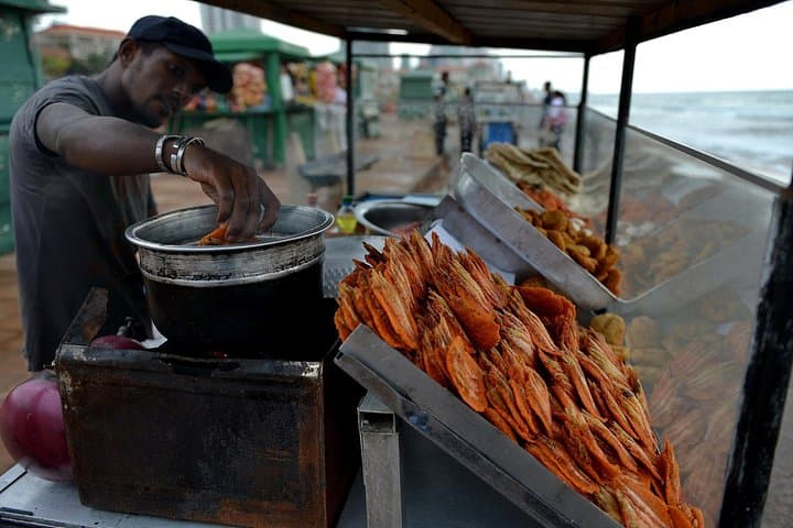 Colombo Night Food Experience: Best Street Food & Seafood Tour photo 3