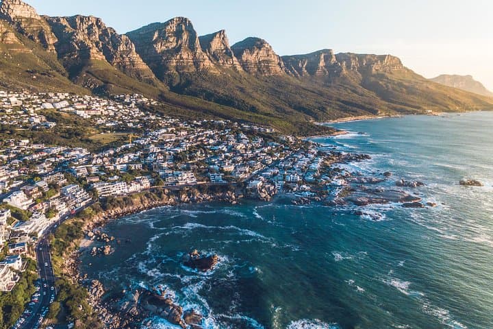 Two Oceans Helicopter Tour Cape Town: Table Mountain, Coastline & Constantia from Above