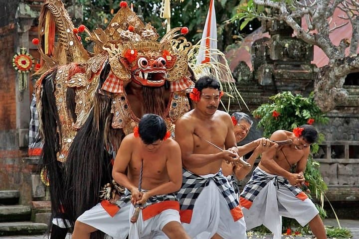 Barong Dance, Batik & Tegenungan Waterfall Day Tour from Ubud