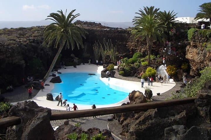Lanzarote Grand Excursion: Timanfaya Volcanoes, Jameos del Agua & Green Lagoon photo 2