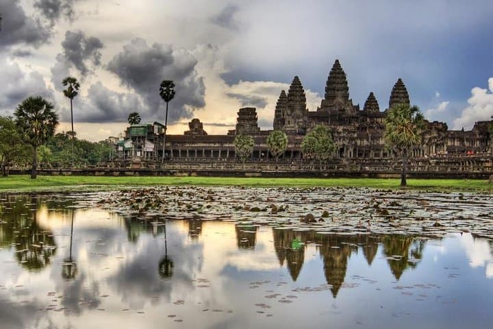 Three-Day Angkor & Tonlé Sap Tour: Angkor Wat, Beng Mealea, Banteay Srey & Floating Village photo 2