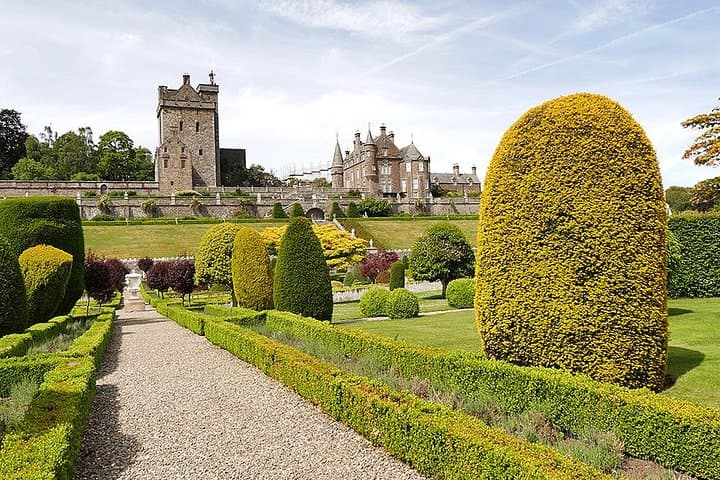 Private Four-Castles Tour from Edinburgh: Stirling, Doune, Drummond & Blackness photo 3