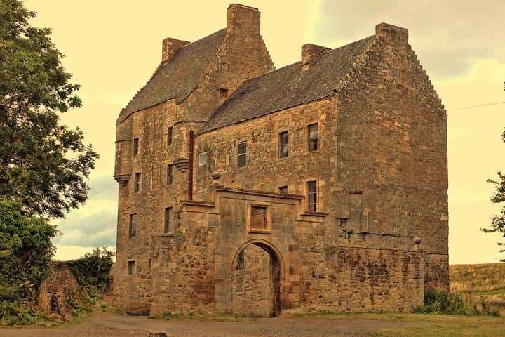 Private Outlander Tour to Lallybroch, Doune & Linlithgow — Day Trip from Edinburgh photo 3