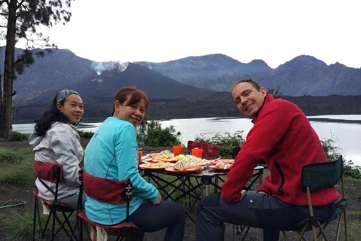 Mt Rinjani 4-Day Trek: Summit, Segara Anak Lake & Hot Springs