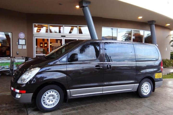Private transfer from Arenal (La Fortuna) to Tamarindo — door-to-door luxury ride