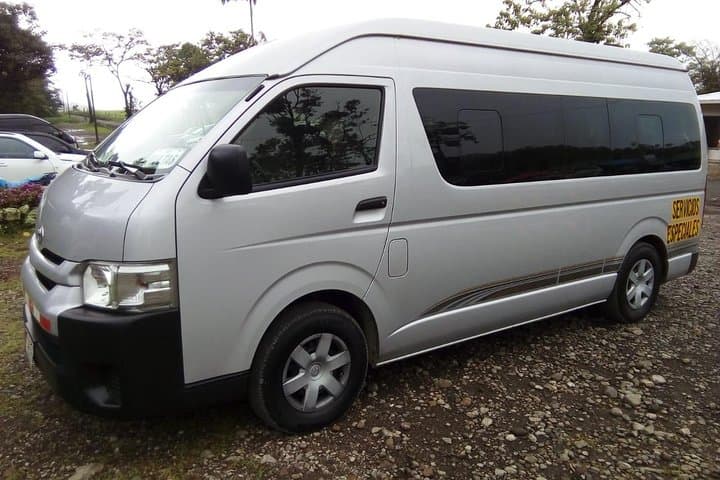 Private transfer from Arenal (La Fortuna) to Tamarindo — door-to-door luxury ride photo 2