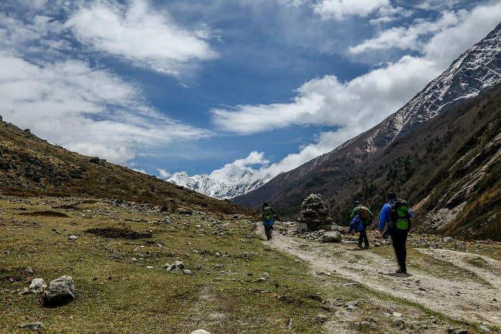 Langtang Valley Trek: Kyangjin, Gosainkunda & High-Himalayan Views