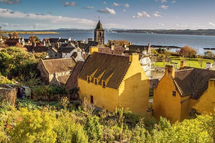 Explore Outlander Filming Locations: Palaces, Castles & Jacobite Sites from Edinburgh