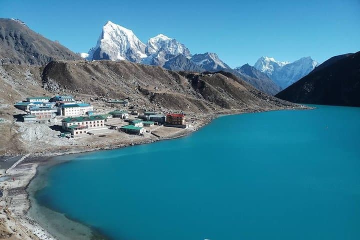 Everest Base Camp via Gokyo Lakes and Cho La Pass: 18-Day High-Altitude Trek photo 1