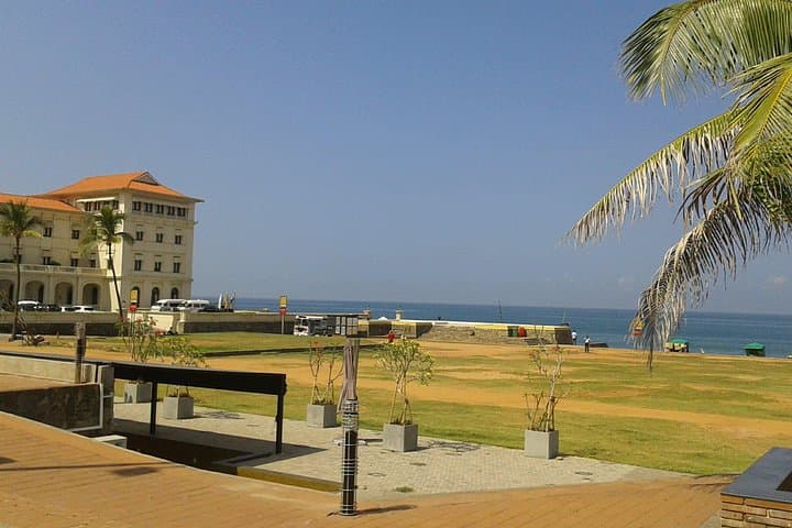 Private Colombo City Day Tour from Negombo — Temples, Markets & National Museum photo 2
