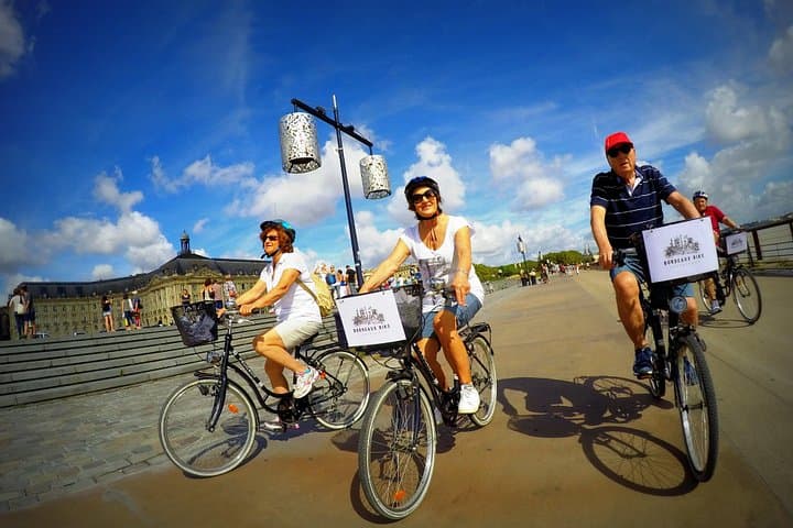 Bordeaux Essentials Bike Tour: Guided Cycling Along the Garonne