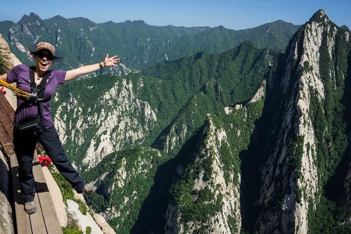 Mount Huashan Day Hike from Xi'an: Cable Car Options, Safety & Practical Tips photo 4