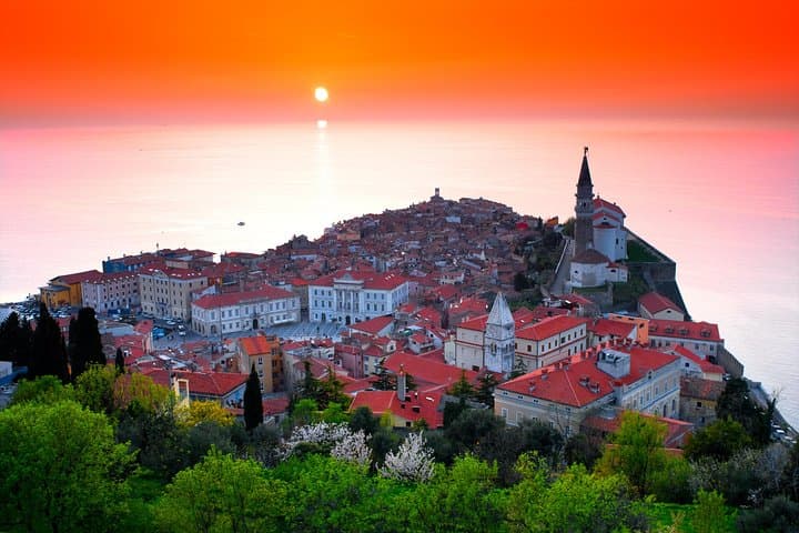 Skocjan Caves and Piran Full-Day Tour: UNESCO Underground Canyon & Venetian Coast