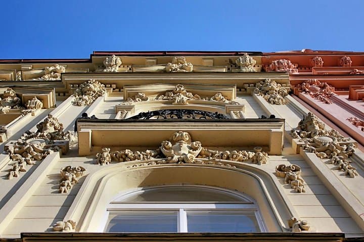Private Karlovy Vary Photo Tour from Prague — Colonnades, Springs & Loket Castle photo 2