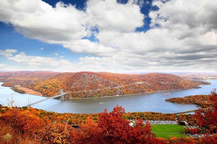 Hudson Valley Fall Foliage Helicopter Tour from Westchester
