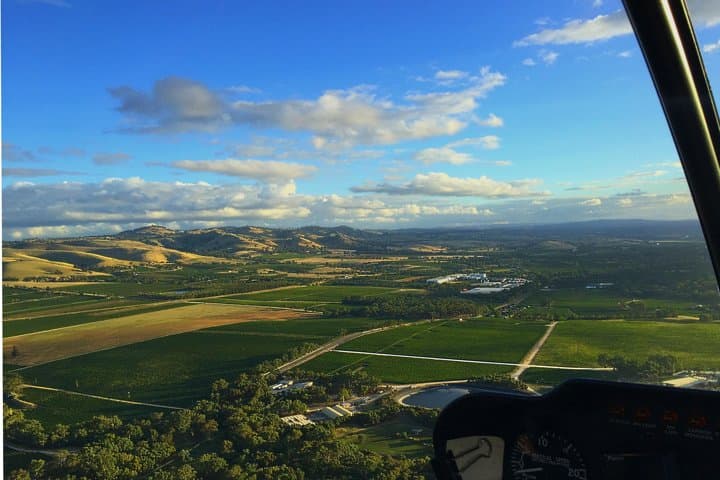 Southern Barossa Helicopter Flight — 10-Minute Scenic Tour from Hoffnungsthal photo 2