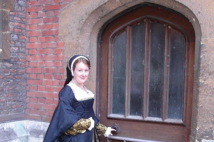 Secrets of Henry VIII: Private Hampton Court Palace Tour with Historian Guide photo 2